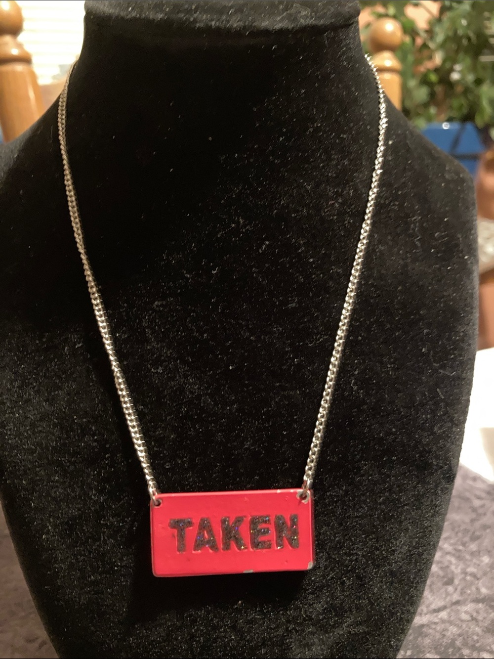 Red "SINGLE/TAKEN" Pendant Necklace - Women's Jewelry